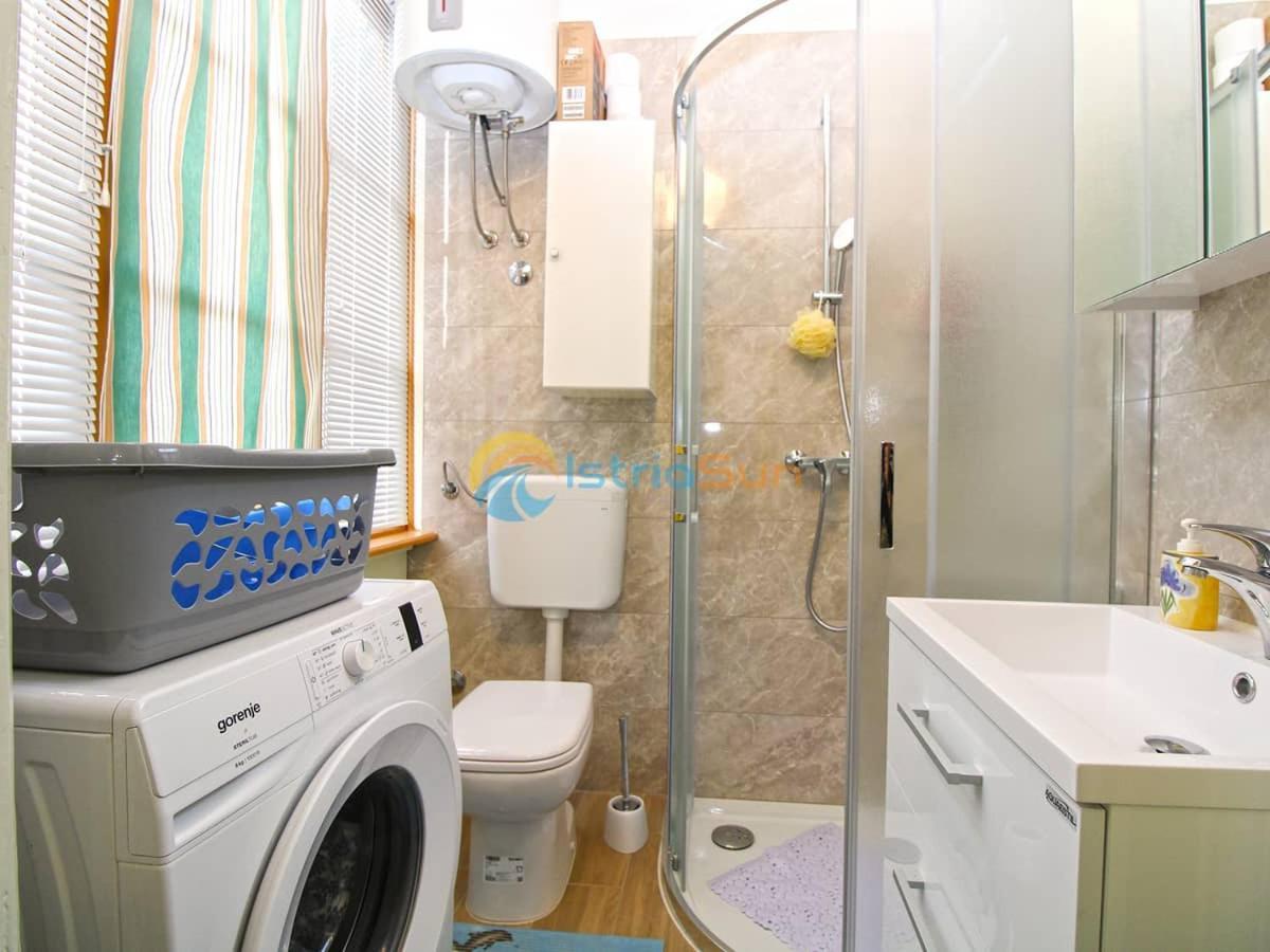 Studio Apartman Lea พูลา ภายนอก รูปภาพ